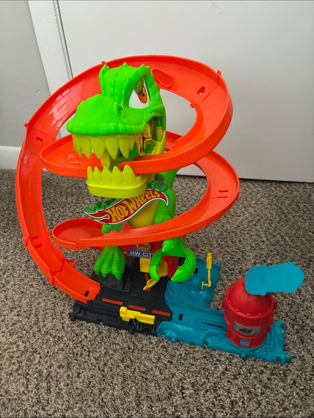 Hot Wheels Green T-Rex Spiral Raceway Playset